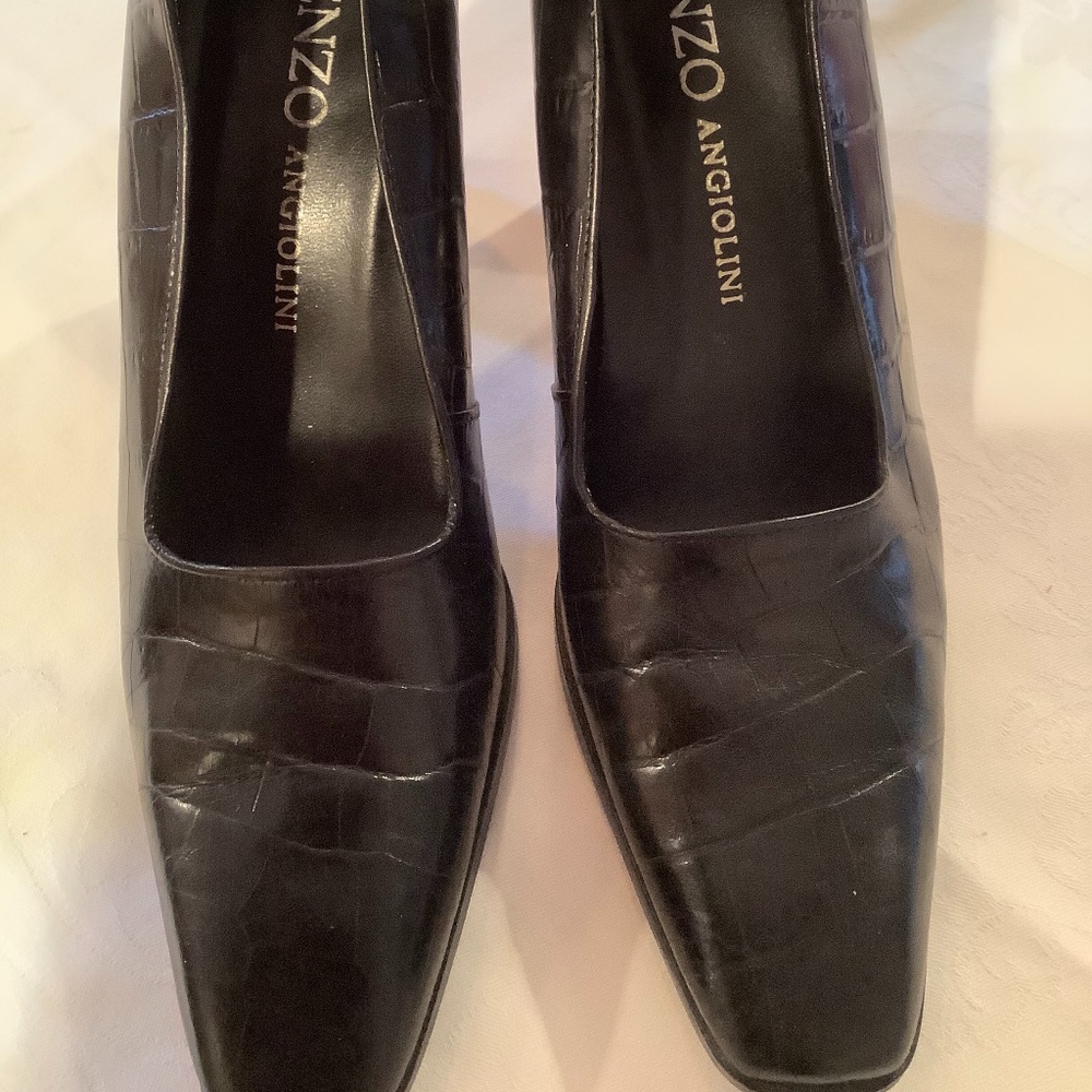 Beautiful and Classy  Enzo’s Angiolini 8 Narrow pump